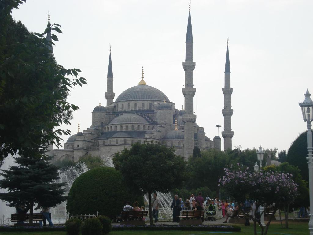 Esra Sultan Petrol Hotel Istambul Exterior foto