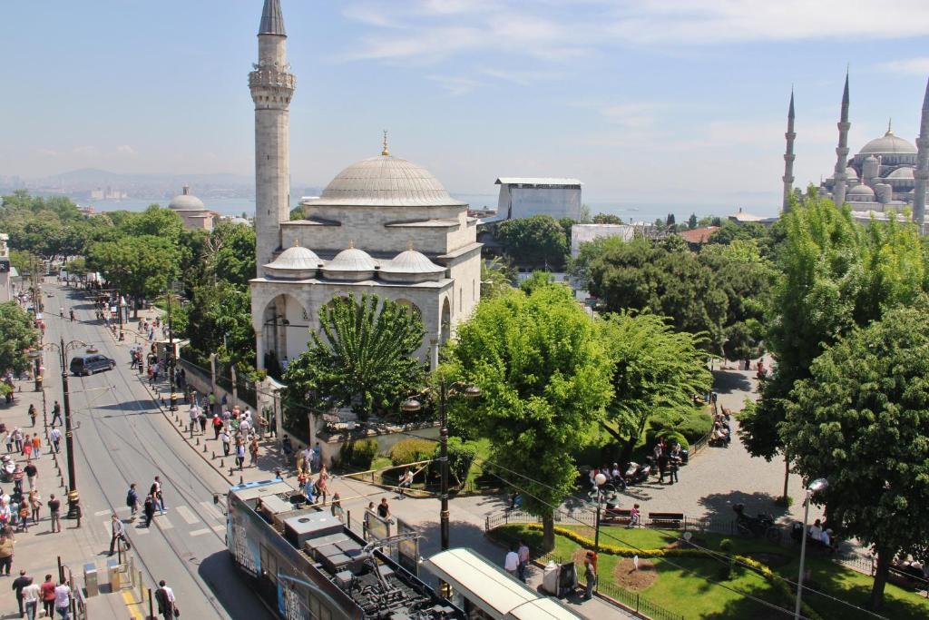 Esra Sultan Petrol Hotel Istambul Exterior foto